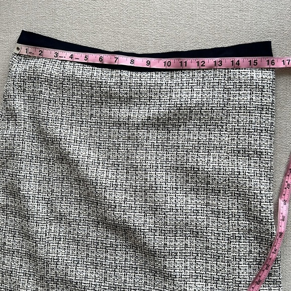 Weekend Max Mara tweed skirt with fringe bottom and silver threads EUC NWOT - Picture 8 of 10